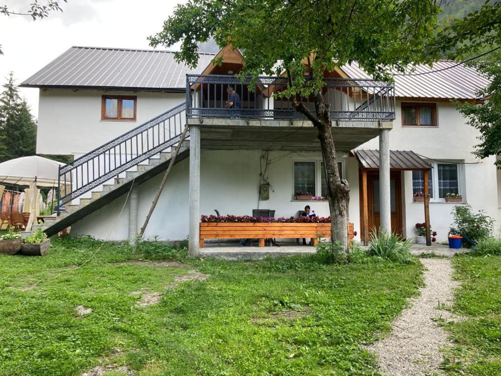 Bujtina Arturi Hotel Valbone Exterior photo